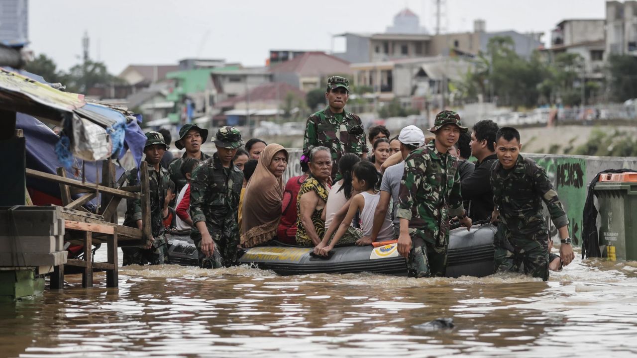 Indonesia floods: ఫ్లాష్ ఫ్లడ్స్.. 16 మంది మృతి..!