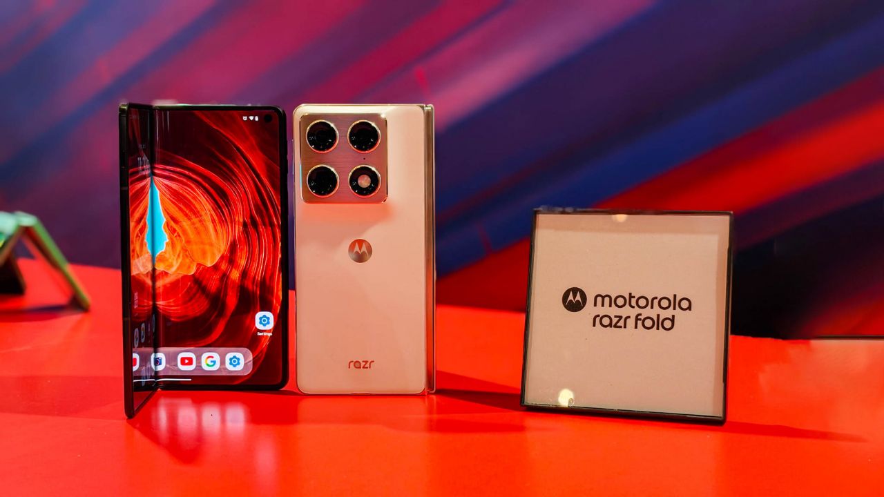 Motorola Razr Fold: స్టైల్ అండ్ పవర్.. మోటోరోలా నుంచి సరికొత్త బుక్-స్టైల్ ఫోల్డబుల్ స్మార్ట్‌ఫోన్..!