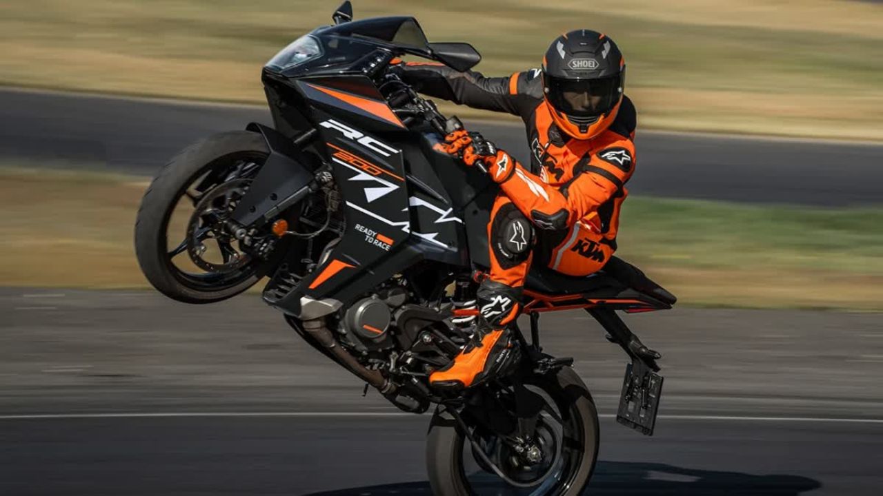 KTM RC 160 Launched: కెవ్వుమనిపించే వేగం.. అదిరిపోయే లుక్స్.. కేటీఎం ఆర్‌సి 160 లాంచ్..!