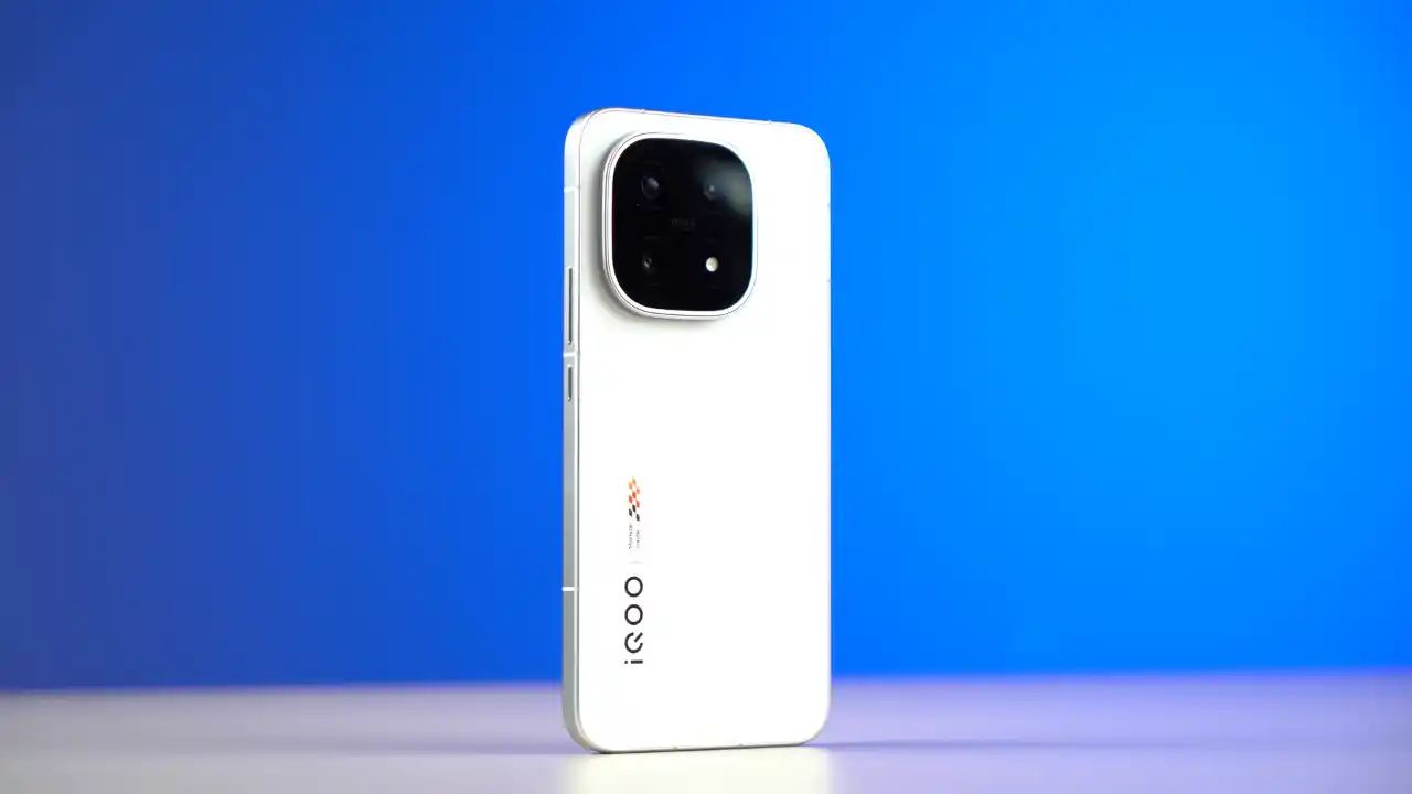 Amazon Deal: ఫ్లాగ్‌షిప్ పర్ఫార్మెన్స్..బడ్జెట్ ప్రైస్! అమెజాన్‌లో ఐకూ 15పై క్రేజీ డీల్స్..!