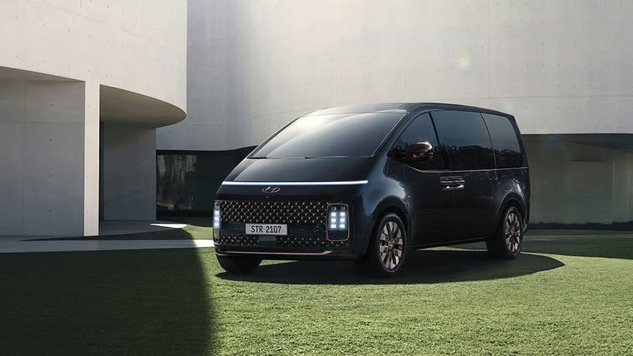 Hyundai Staria EV: రోడ్డుపై వెళ్లే స్పేస్‌షిప్.. హ్యుందాయ్ స్టారియా ఎలక్ట్రిక్ లాంచ్..!