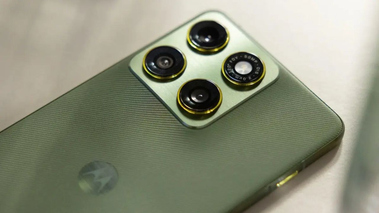  మోటో X70 ఎయిర్ ప్రో గ్రాండ్‌గా ఎంట్రీ ఇస్తోంది