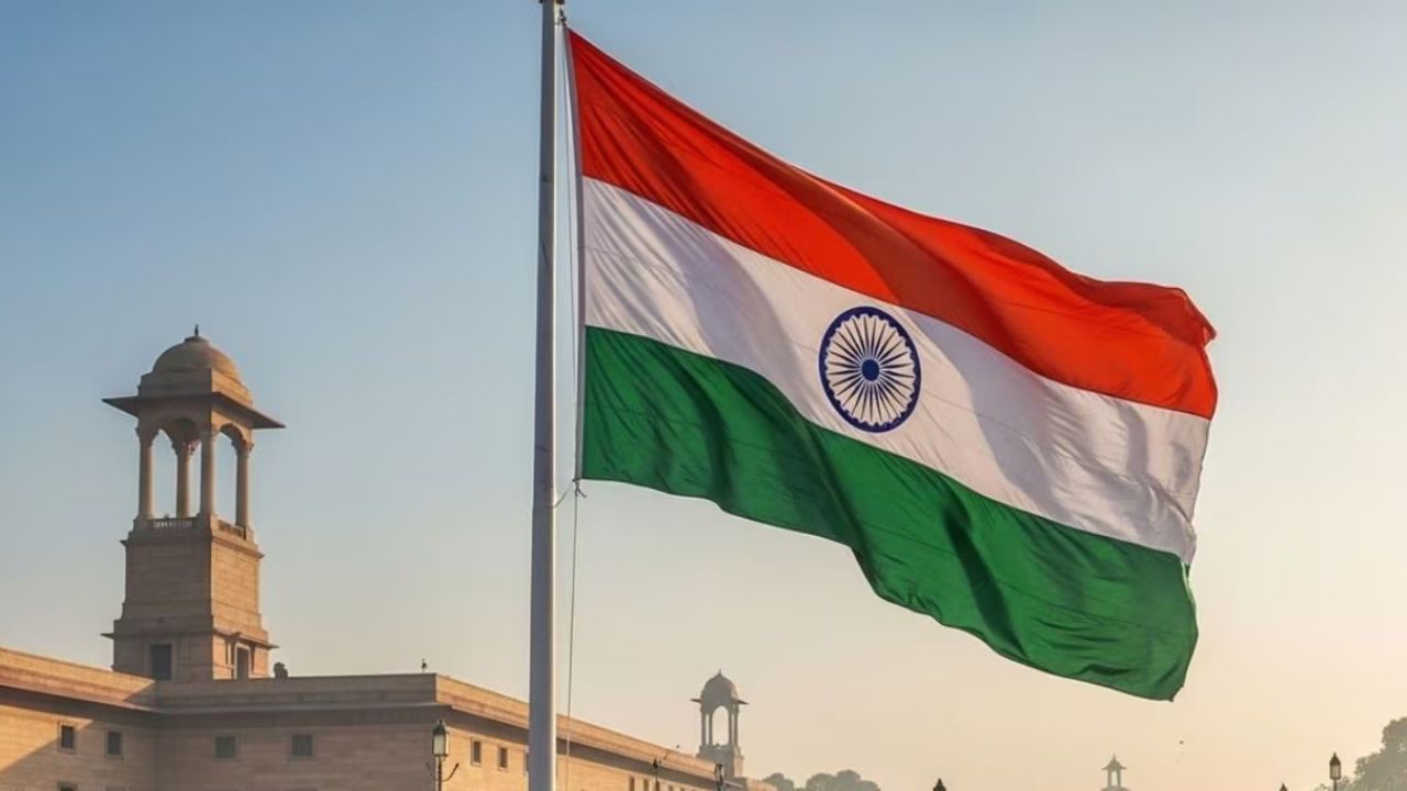 Republic Day 2026: గణతంత్ర దినోత్సవం వర్సెస్ స్వాతంత్య్ర దినోత్సవం.. ఈ రెండు రోజుల్లో జెండా ఎగురవేయడంలో ఉన్న తేడా తెలుసా..?