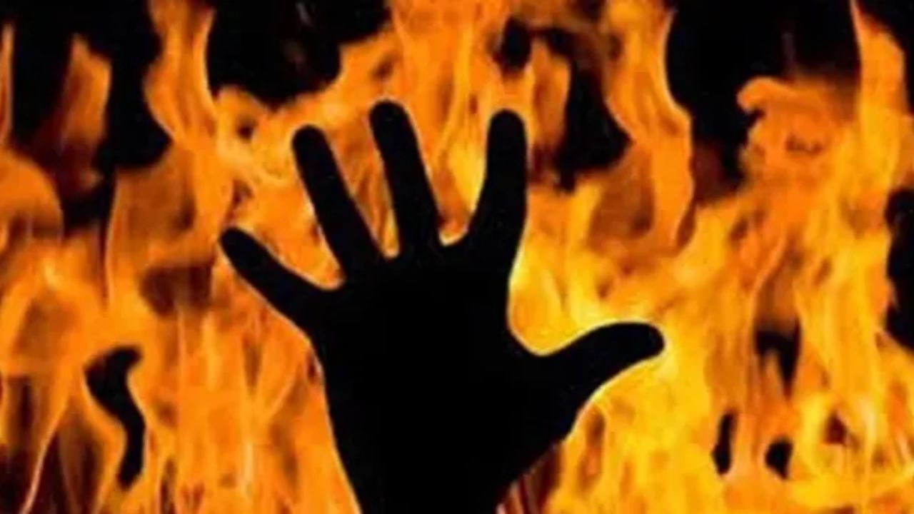 Gunturu:ప్రియుడిపై కోపంతో కుటుంబసభ్యులపై పెట్రోలు పోసి.. అదే మంటల్లో చిక్కుకున్న మహిళ దుర్మరణం