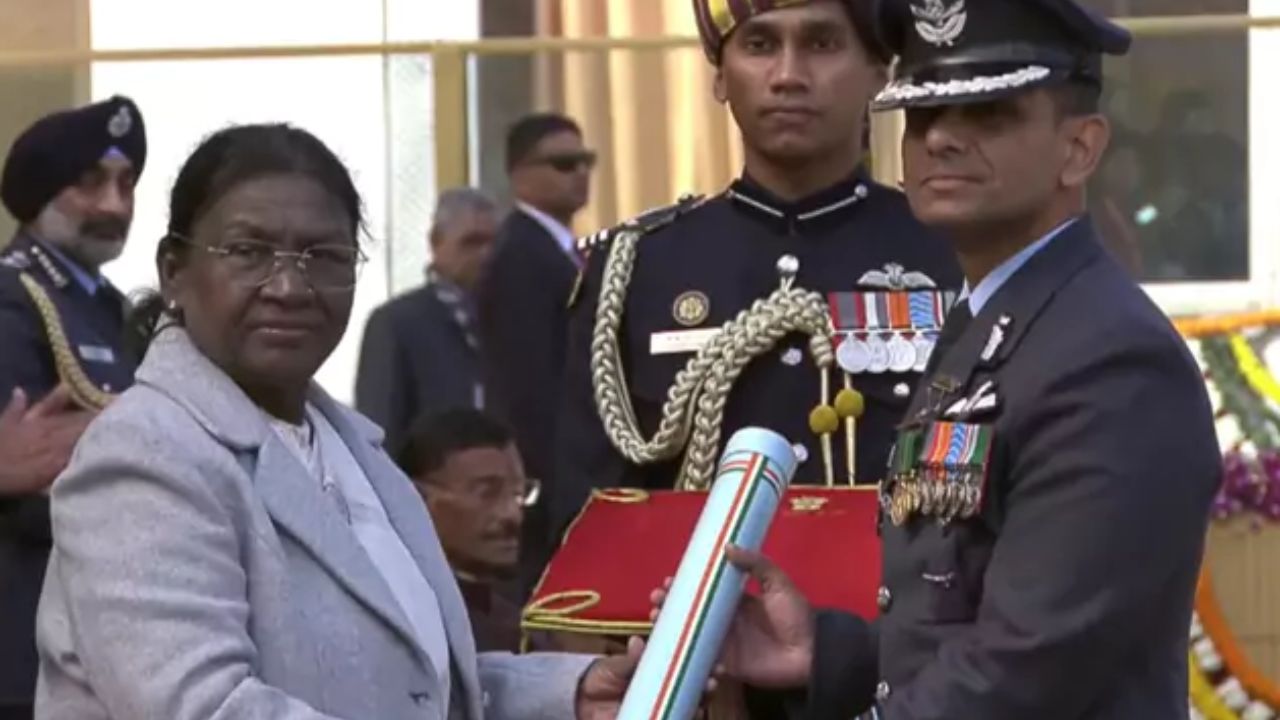 Republic Day:ఢిల్లీలో ఘనంగా గణతంత్ర వేడుకలు.. జెండాను ఎగురవేసిన రాష్ట్రపతి