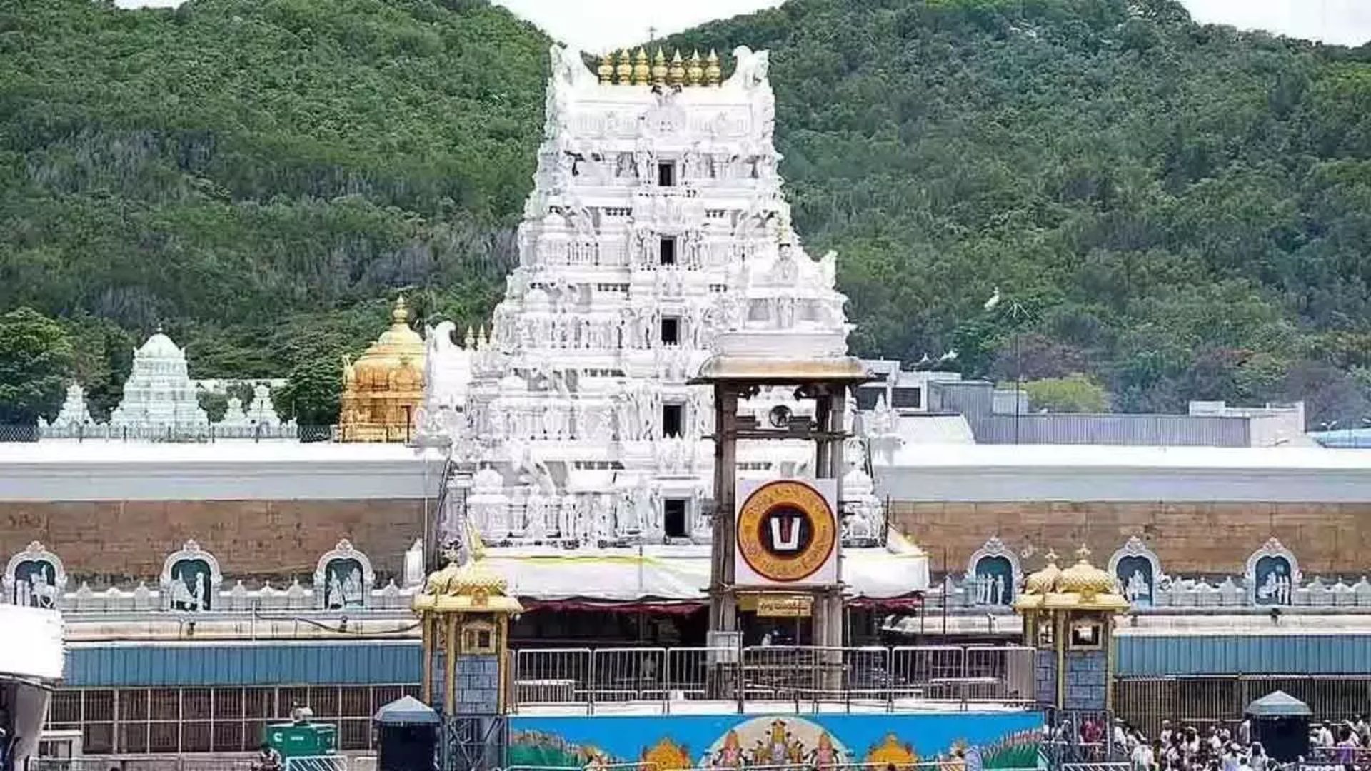 Tirumala: కొనసాగుతున్న భక్తుల రద్దీ.. దర్శనానికి 12 గంటల సమయం