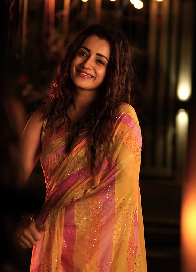 Trisha Krishnan:త్రిష కృష్ణన్ తన ఆకర్షణీయమైన చీర లుక్‌తో ఫ్యాషన్ ప్రమాణాలను పెంచింది. 