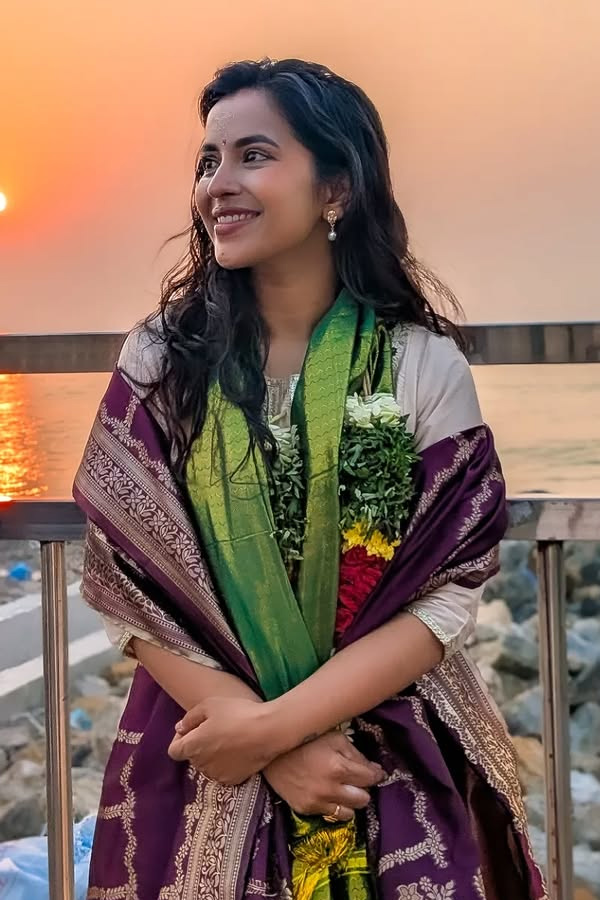 Komali Prasad:తమిళనాడు డివోషనల్ ట్రిప్‌లో తెలుగు హీరోయిన్ కోమలి ప్రసాద్ ఫొటోలు వైరల్ 