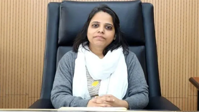బదిలీలు నాకే.. ఐఏఎస్ అధికారిణి ఆవేదన!