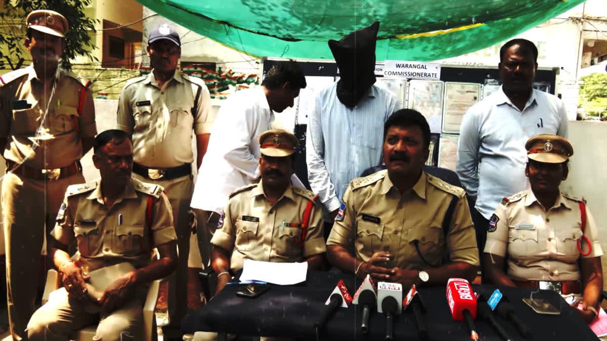 ఇన్​కమ్​ట్యాక్స్​ ఉద్యోగం పేరుతో మోసం - నిందితుడు అరెస్ట్