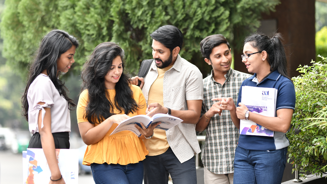 ఉత్తరప్రదేశ్ ప్రభుత్వానికి 60,000 పోస్టుల కోసం AISA అధ్యక్షురాలు నేహా బోరా డిమాండ్