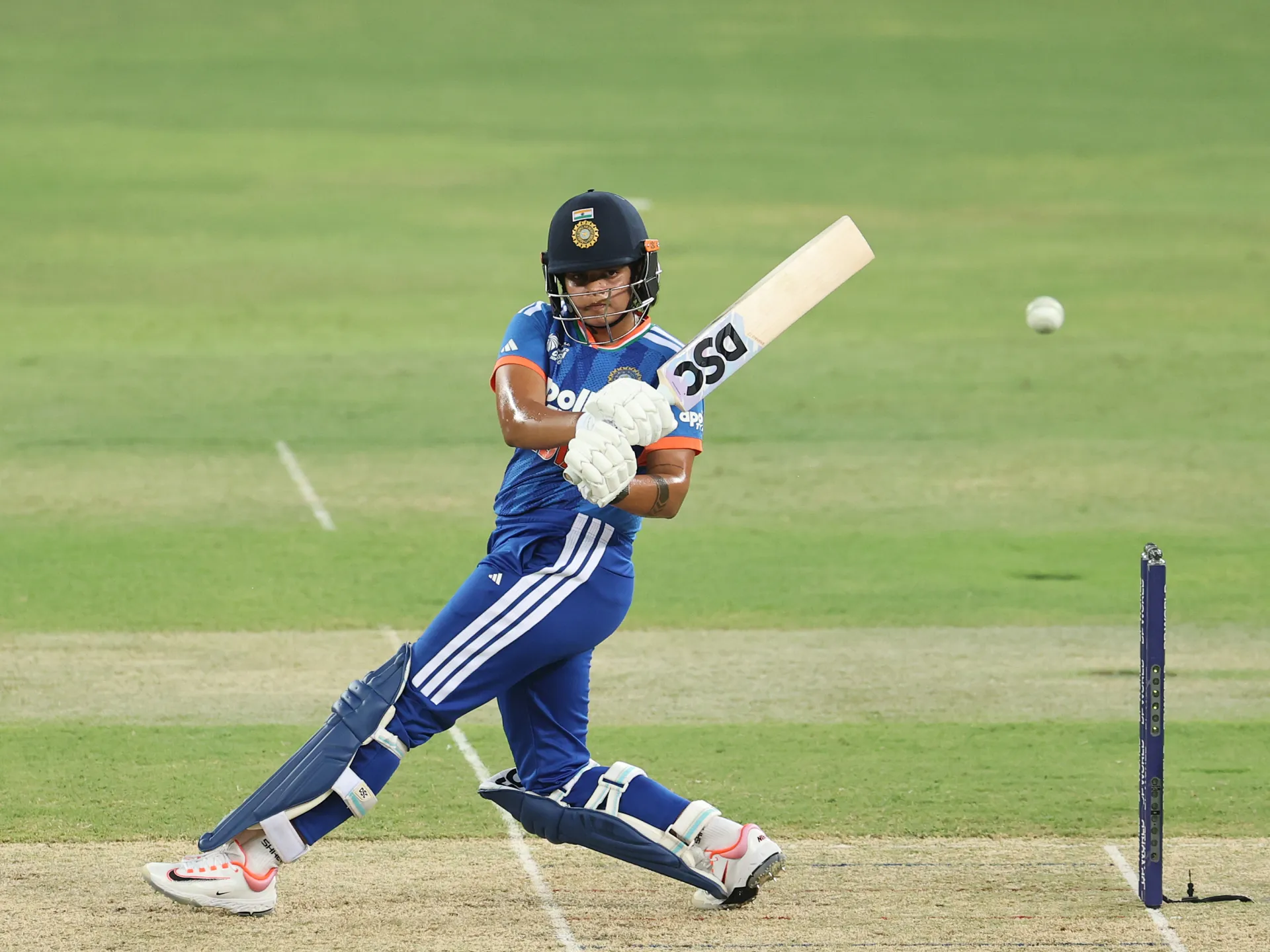 భారత మహిళల జట్టు శ్రీలంకతో తలపడుతోంది