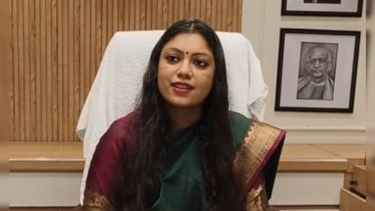 అల్లాహాబాద్ హైకోర్టు ఆదేశానికి వ్యతిరేకంగా నోయిడా జిల్లా మేజిస్ట్రేట్ సుప్రీం కోర్టులో పిటిషన్