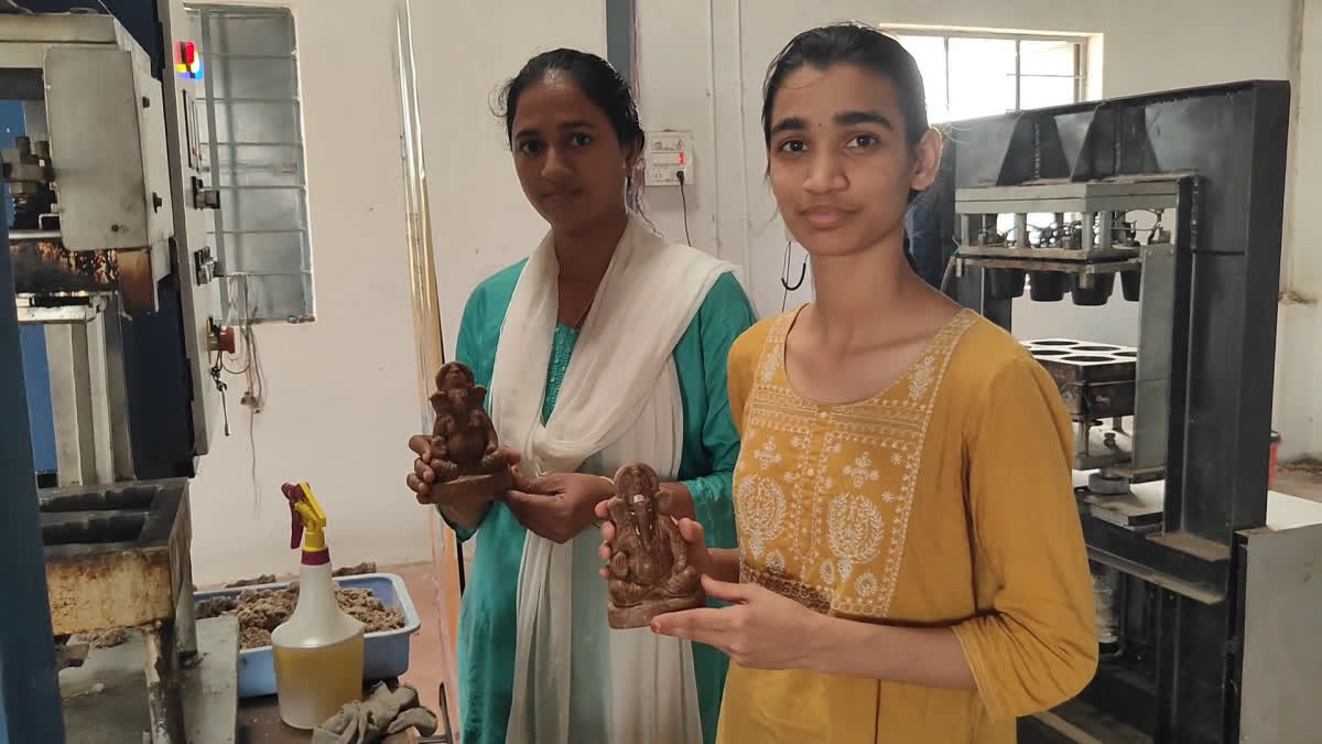 వేరుశెనగ పొట్టుతో మట్టి వినాయకుడు - ఎకో ఫ్రెండ్లీ గణేశుడిని తయారు చేసిన బీటెక్ విద్యార్థిని