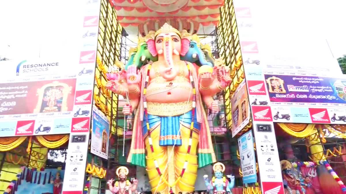ఖైరతాబాద్ మహా గణపతికి ప్రత్యేక పూజలు - ప్రత్యక్షప్రసారం