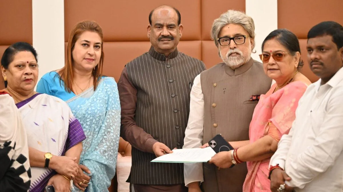 17 NCPI ఎంపీలు బీజేపీకి చేరనున్నారని బాంబ్ షెల్ ప్రకటన