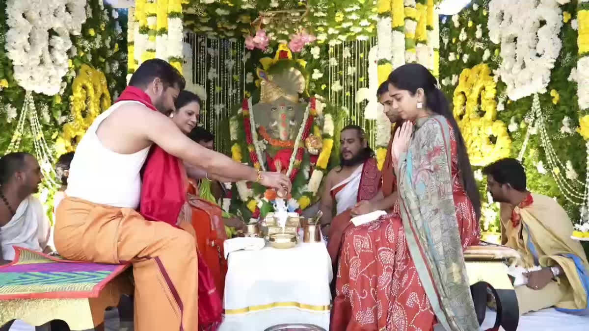 కుటుంబ సమేతంగా వినాయక చవితి పూజల్లో సీఎం రేవంత్ రెడ్డి