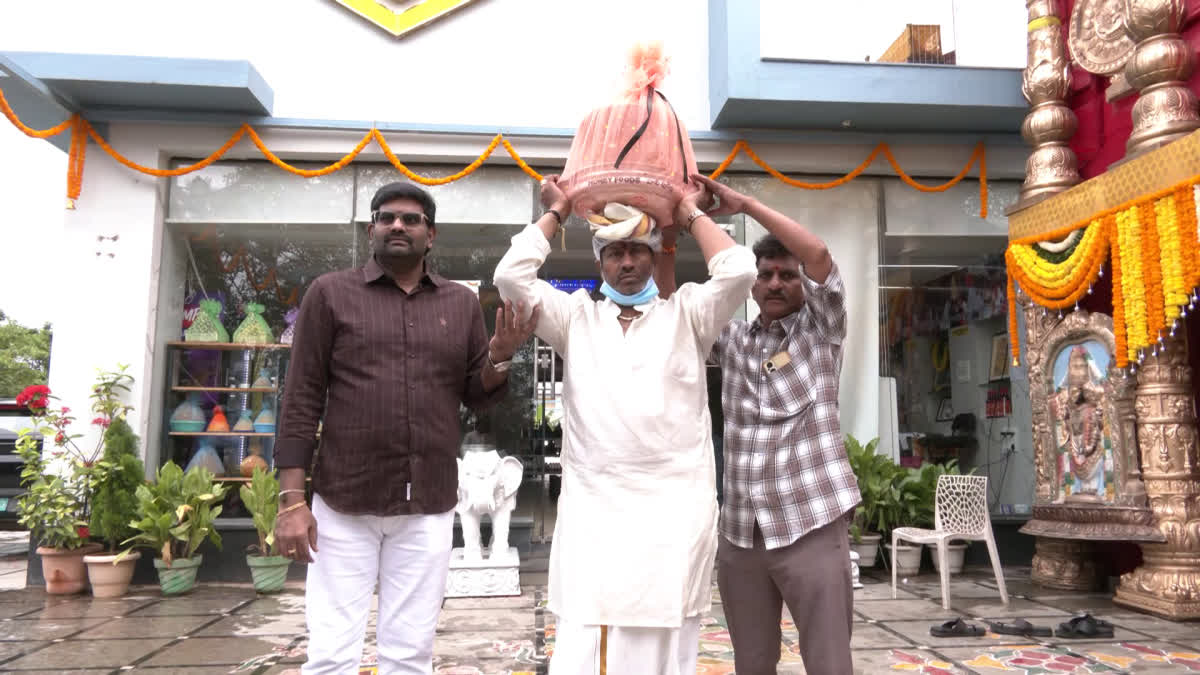 బాలాపూర్ లడ్డు తయారీ పూర్తి, హనీ ఫుడ్స్ అధినేత ఉమామహేశ్వర్ రావు