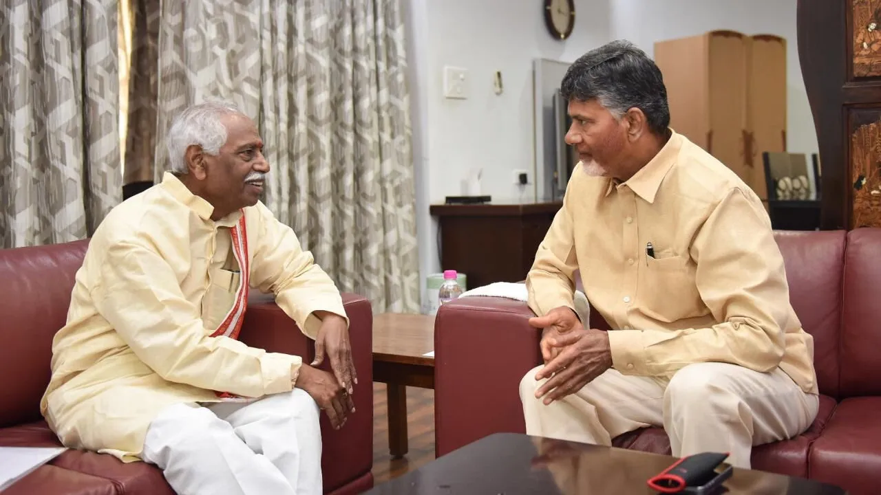 చంద్రబాబుకు దత్తాత్రేయ ఆహ్వానం