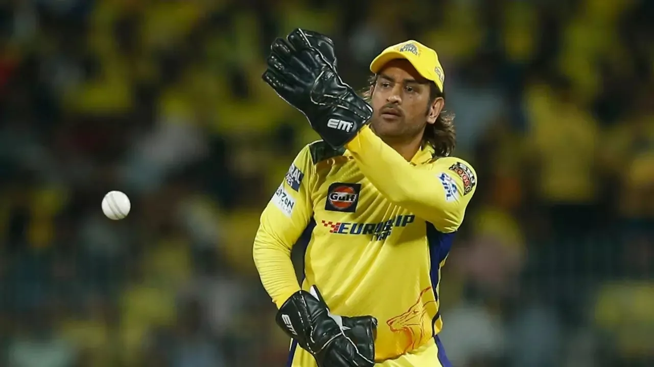 ధోనికి మరో అవకాశం.. జట్టులో కొనసాగనున్నాడు