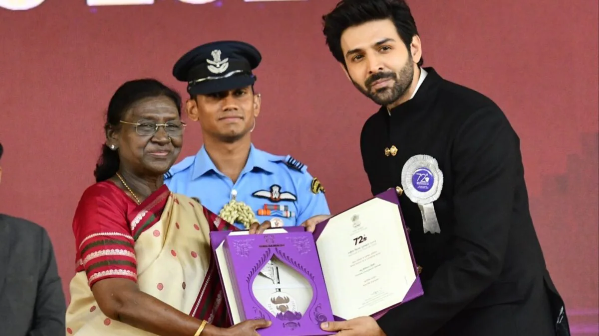 జాతీయ చలనచిత్ర అవార్డుల ప్రదానం ఎలా జరుగుతుంది?