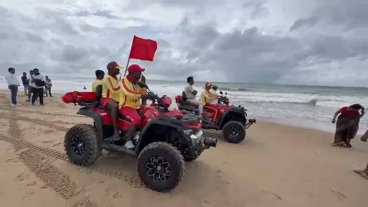 పూరిలో భారీ వర్షం హెచ్చరికలు.. సముద్రంలో స్నానం నిషేధం