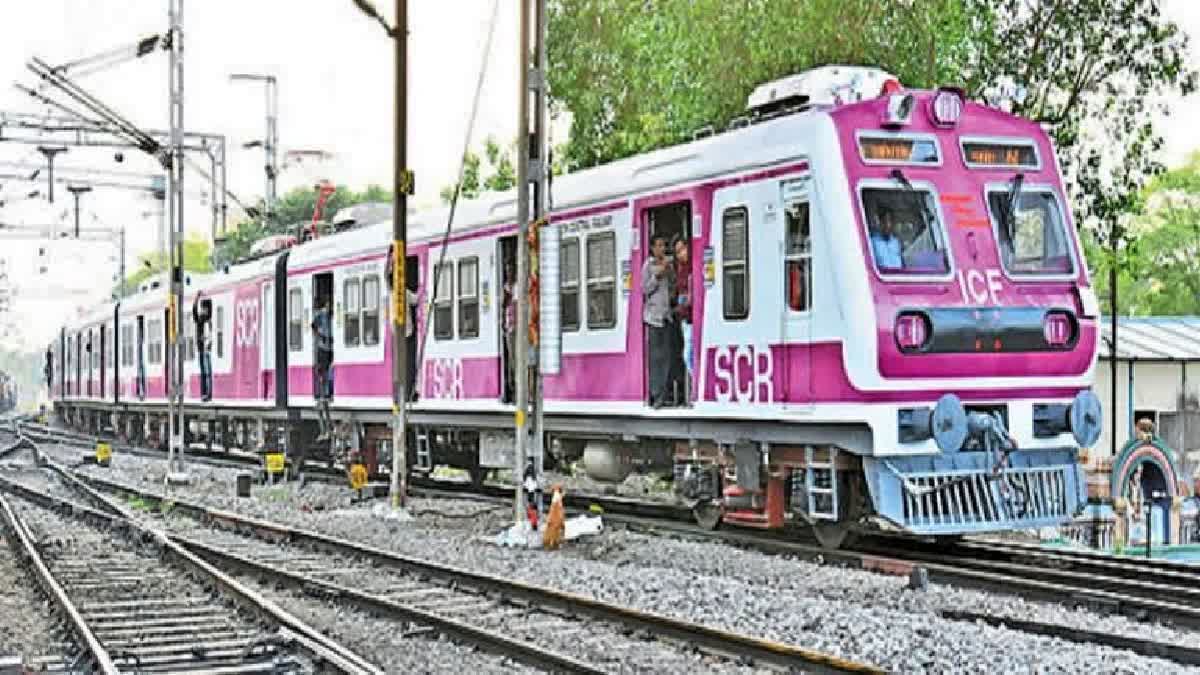 గణేశ్ నిమజ్జనం రోజు రాత్రంతా నడవనున్న ఎంఎంటీఎస్ రైళ్లు – general గణేశ్ నిమజ్జనం రోజు రాత్రంతా నడవనున్న ఎంఎంటీఎస్ రైళ్లు – general