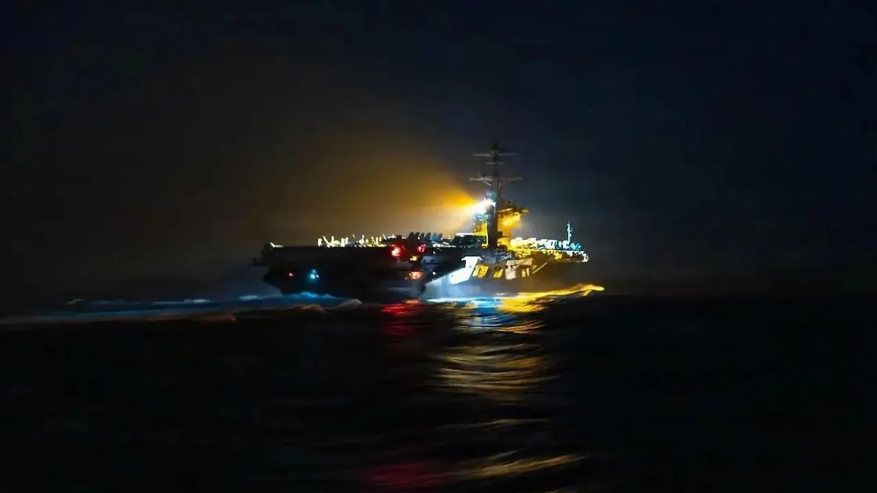 USS Abraham Lincoln యుద్ధంలో 8 నావికులు ఆత్మహత్యాయత్నం