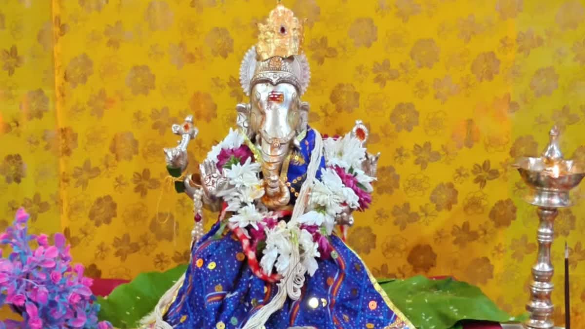 ఈ గణేశుడికి నిమజ్జనం ఉండదు - 5 దశాబ్దాలుగా ఒకే విగ్రహం