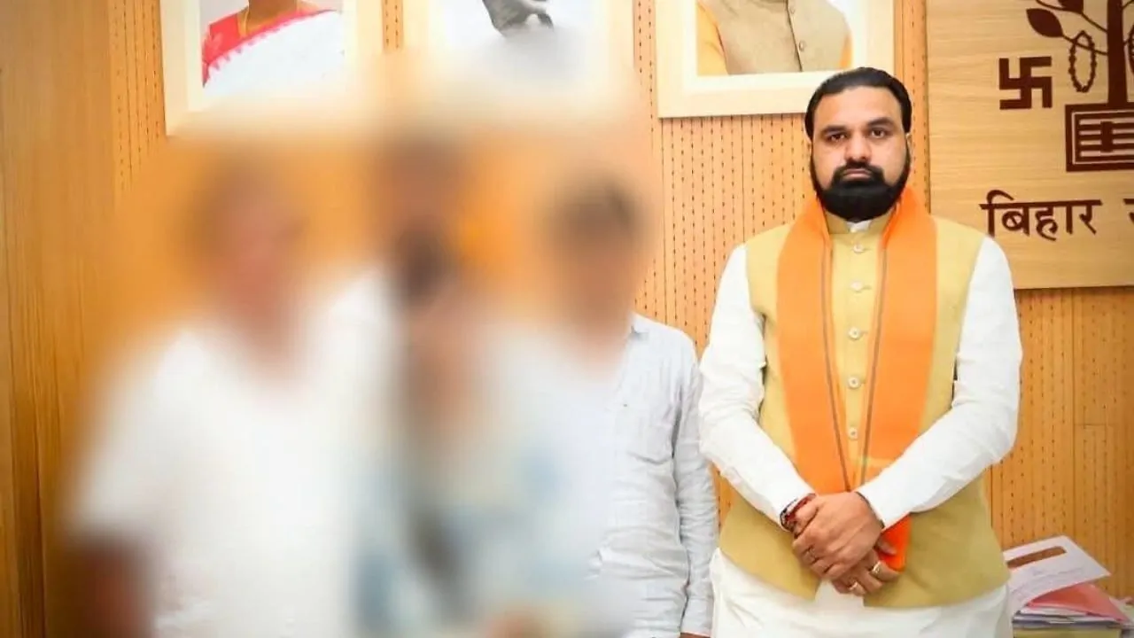 బిహార్ సీఎం కార్యాలయ ఉద్యోగిపై FIR నమోదు