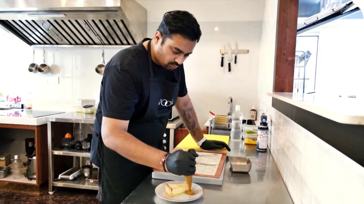 రూ.లక్షల జీతం వదిలి చెఫ్​గా సక్సెస్ - హైదరాబాద్​లో జపాన్​ ఫుడ్​తో మ్యాజిక్