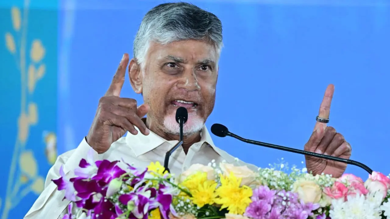 పేదలకు పట్టాభిషేకం.. ఈ నెల 30న చంద్రబాబు చేతుల మీదుగా పట్టాలు