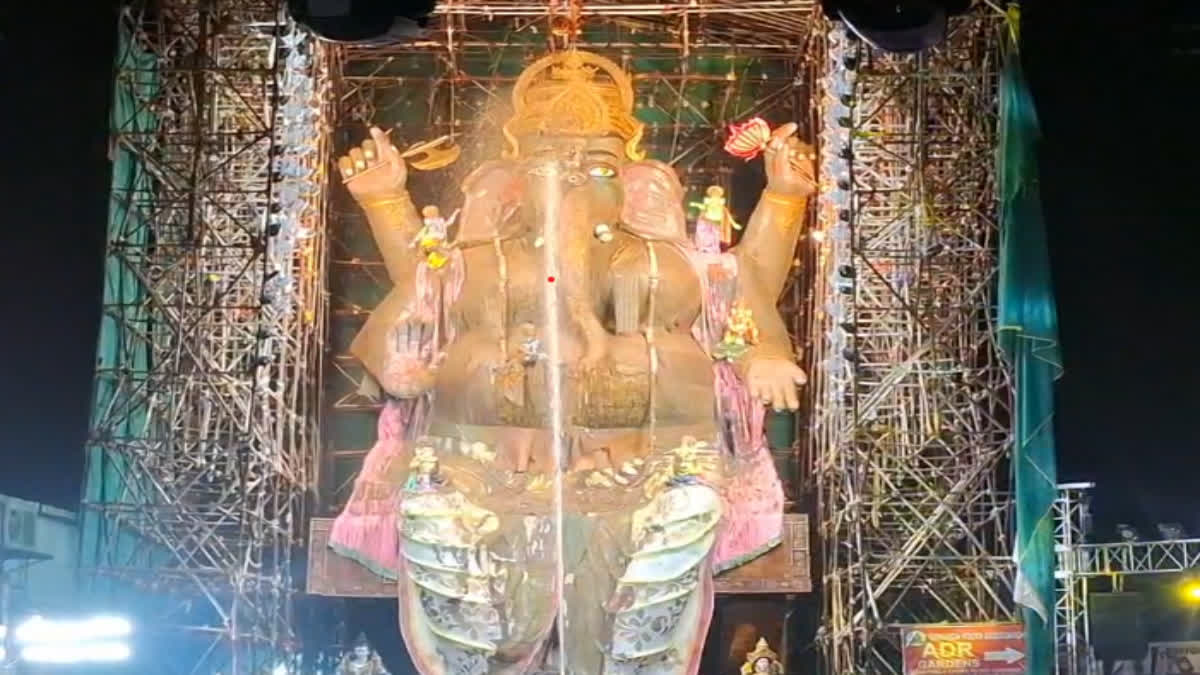 తెలంగాణలోనే అతి పెద్ద విగ్రహం - మండపం వద్దే వినాయకుడి నిమజ్జనం – general తెలంగాణలోనే అతి పెద్ద విగ్రహం - మండపం వద్దే వినాయకుడి నిమజ్జనం – general