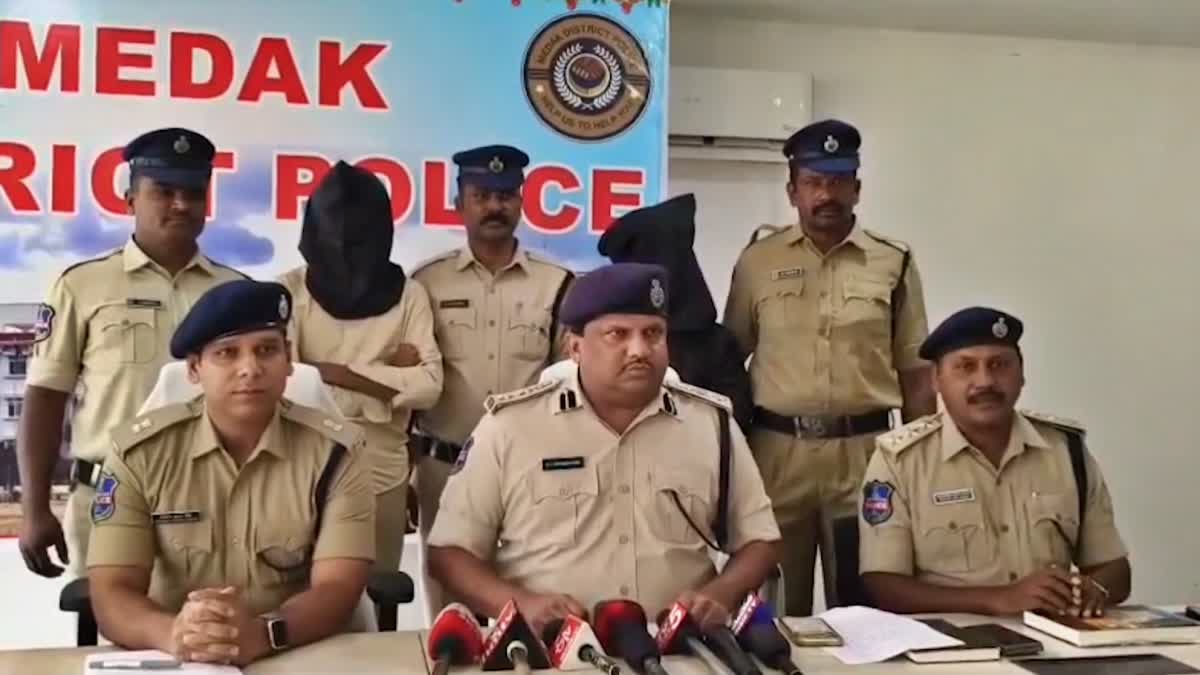సోషల్​ మీడియాలో ఫేమస్ అయ్యేందుకు స్టంట్​! - మావోయిస్టు పేరుతో లేఖ రాసిన యువకుడు అరెస్ట్