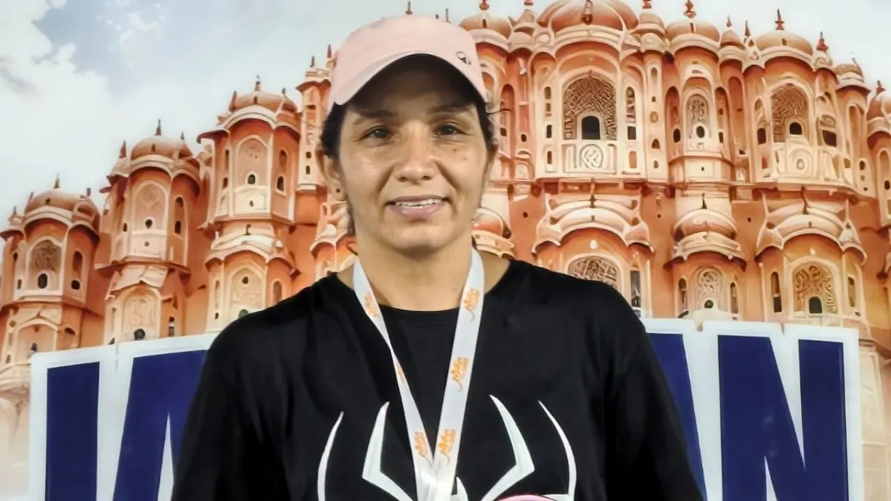 శాలూ 40+ మహిళల సింగిల్స్ టైటిల్ కైవసం చేసుకుంది