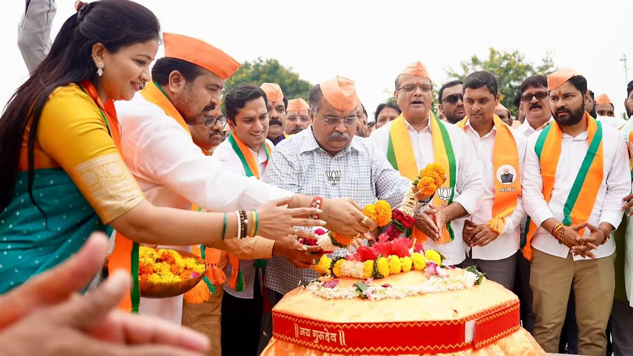 సేవా సంకల్ప యాత్ర మోజారి చేరుకుంది.. టుక్డోజీ మహారాజ్ ఆశ్రమంలో ఘన స్వాగతం