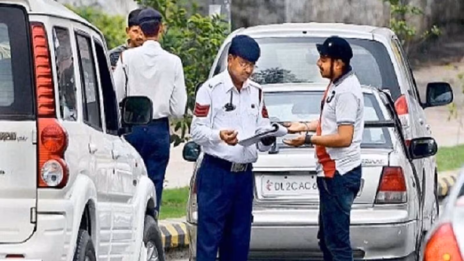 విద్యుత్ బిల్లులతో ట్రాఫిక్ చలాన్లను అనుసంధానించాలనే సుప్రీం కోర్టు ప్రతిపాదన