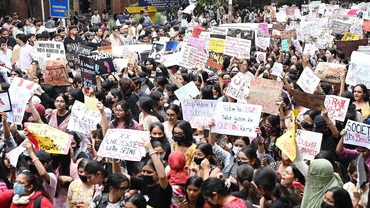 మహిళల భద్రత కోసం సంఘీభావ ర్యాలీ – politics