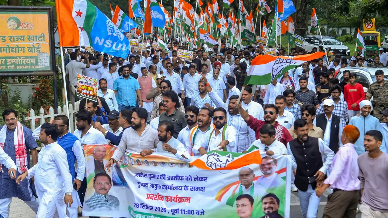 కాంగ్రెస్ నేతలు జాతీయ స్థాయిలో నిరసనలు నిర్వహించారు
