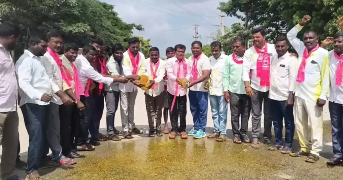 ఫామ్‌హౌస్ రోడ్ల శుద్ధి రచ్చ.. బీఆర్ఎస్‌పై కన్నెర్రజేస్తున్న ఎస్సీ సంఘాలు!