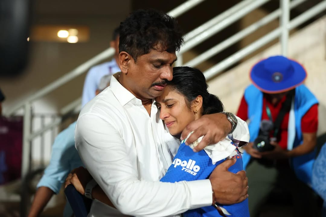 Jemami Rodriguez: బ్యాట్‌తోనే ట్రోలర్లపై జెమీమా రోరింగ్‌.. భావోద్వేగం ఫొటోలు షేర్