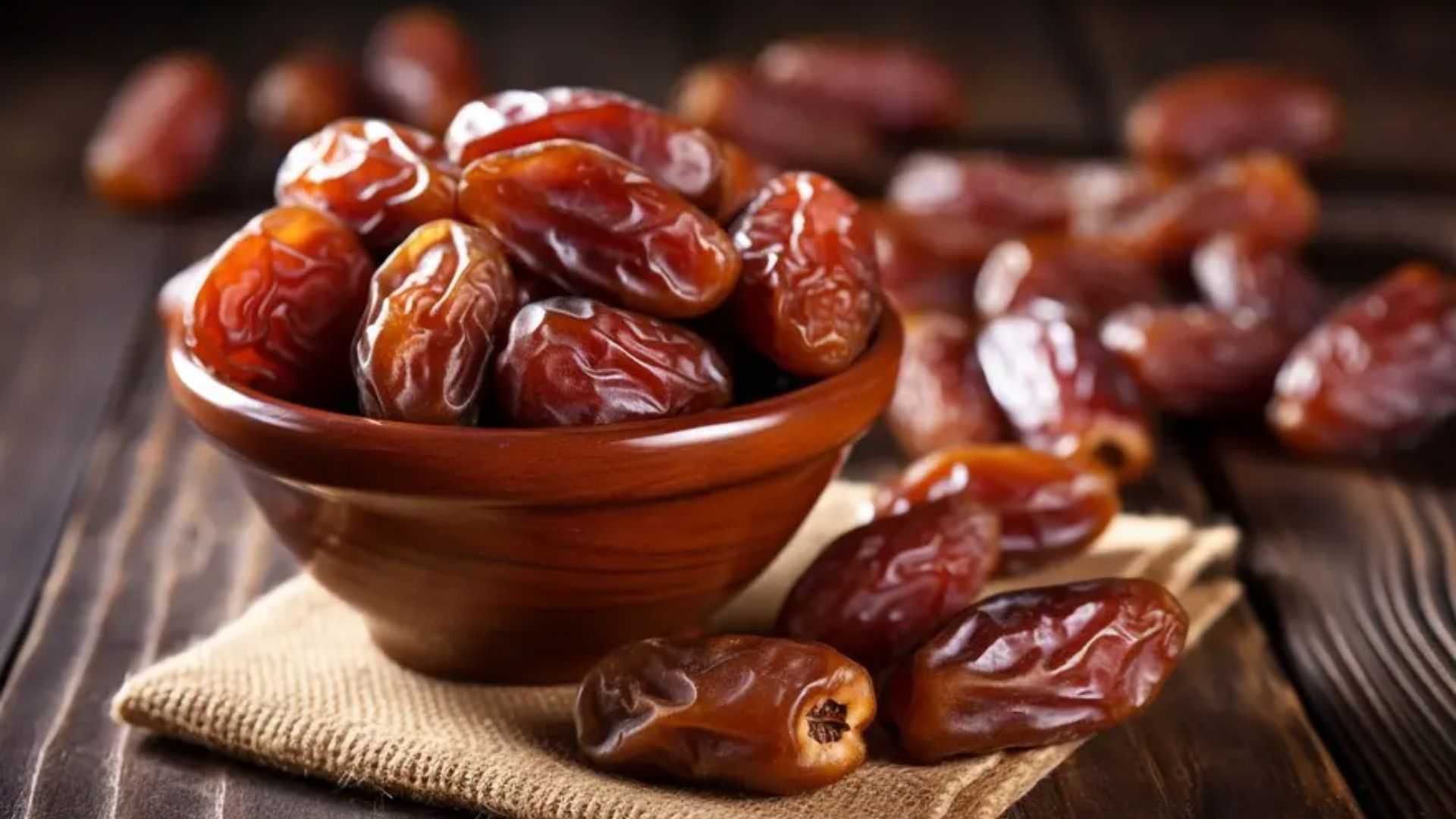 Dates: పాలల్లో ఖర్జూరాలు మరిగించి తాగితే లెక్కలేనన్నీ బెనిఫిట్స్..!