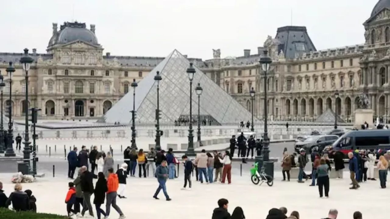 French museum: ఫ్రాన్స్‌లో మరో భారీ చోరీ..  మ్యూజియంలో 2వేల బంగారు, వెండి నాణేలు అపహరణ
