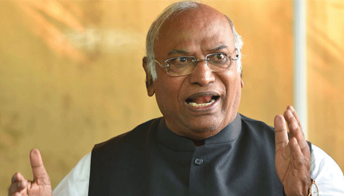 Mallikarjuna Kharge: ఆరెస్సెస్‌ను నిషేధించాలి:  ఖర్గే సంచలన వ్యాఖ్యలు