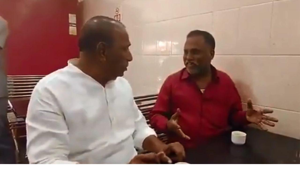 Mallareddy campaigned: ఆ ఎమ్మెల్యే డిఫరెంట్.. టీ తాగుతూ మల్లారెడ్డి ప్రచారం