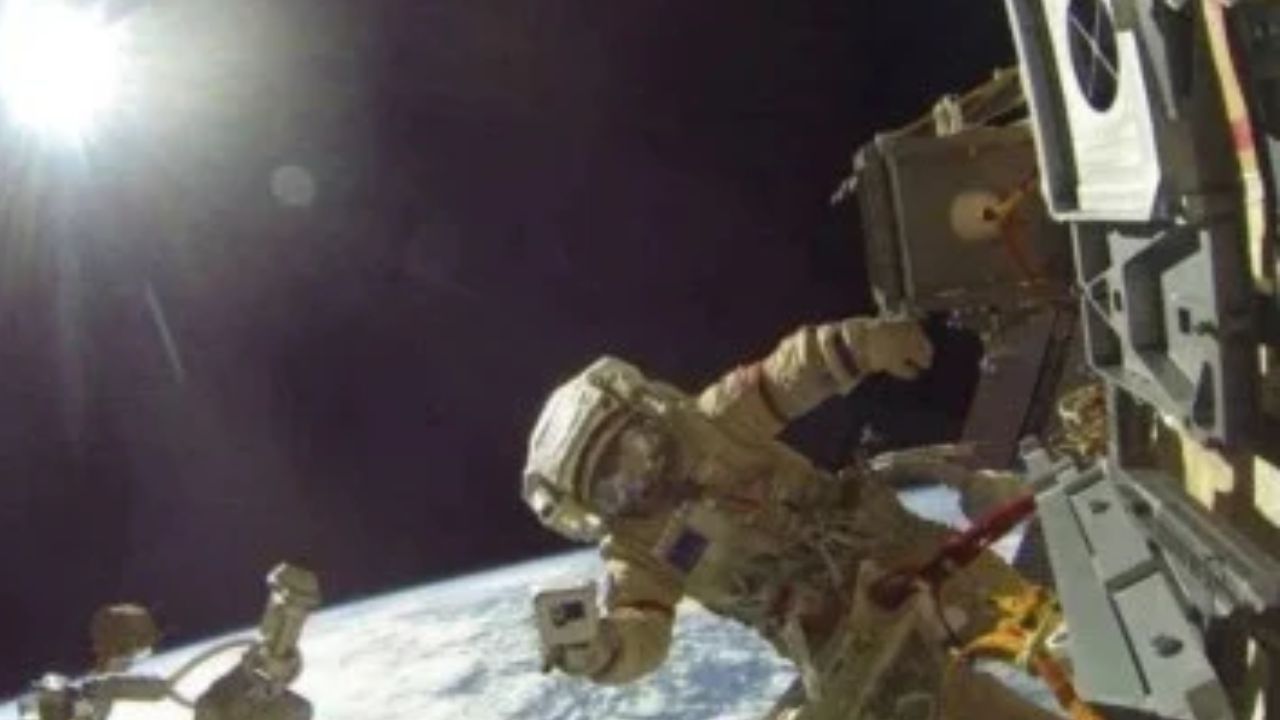 Pakistani astronaut : చైనా అంతరిక్ష యాత్రలో చేరనున్న పాకిస్థాన్ వ్యోమగామి