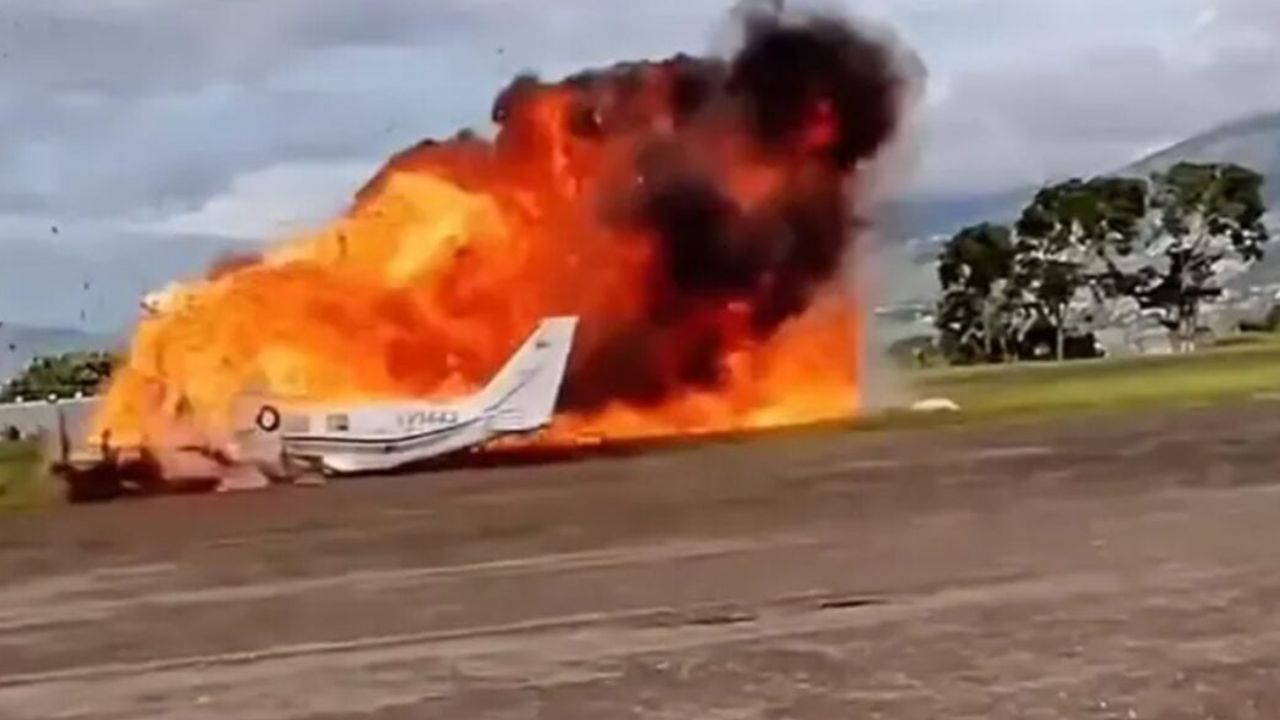 Plane crashes in venezuela: టేకాఫ్ కాగానే కూలిన విమానం.. ఇద్దరు మృతి.. వెనిజులాలో ఘటన