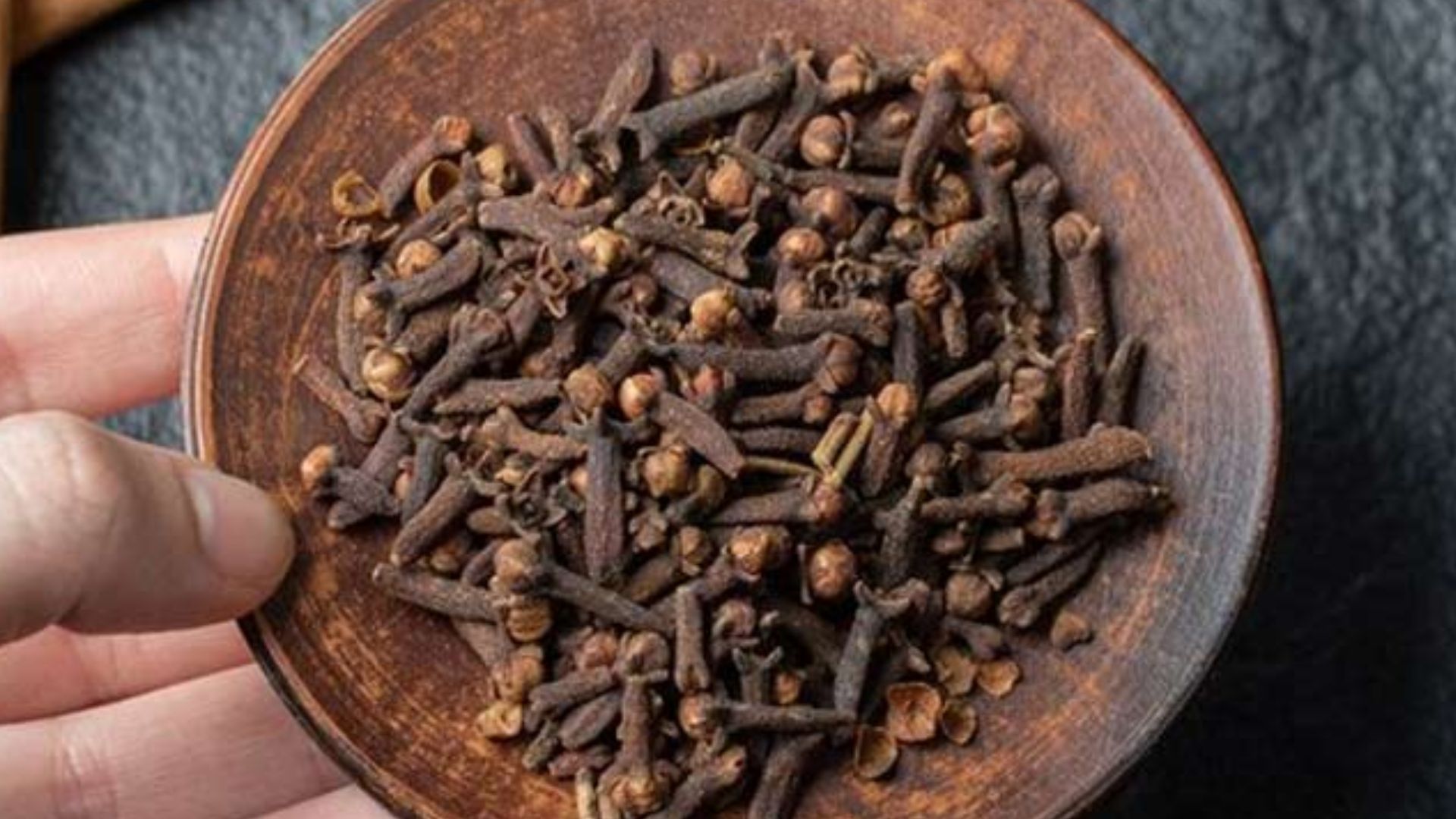 Cough: రాత్రిళ్లు నిద్రలో దగ్గు వస్తుందా? ఈ చిట్కాలతో చెక్ పెట్టండి..!