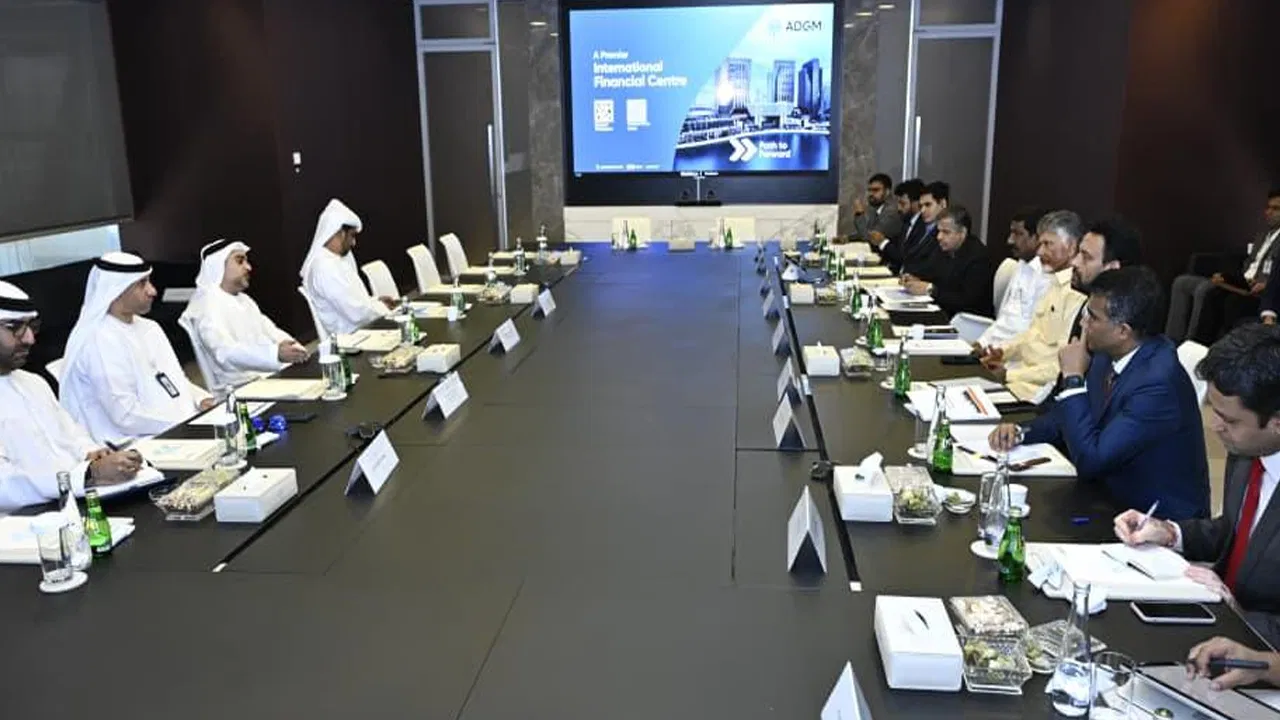 CM Chandrababu: భారీ వర్షాలు.. దుబాయ్ నుంచే సీఎం చంద్రబాబు సమీక్ష.. నిధులు మంజూరు