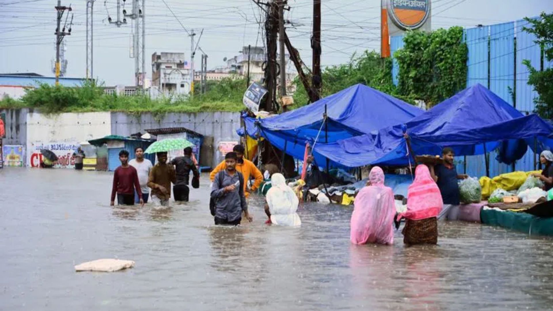 Warangal: వరంగల్ను ముంచెత్తిన వరద.. ఎక్కడ చూసినా నీరే..!